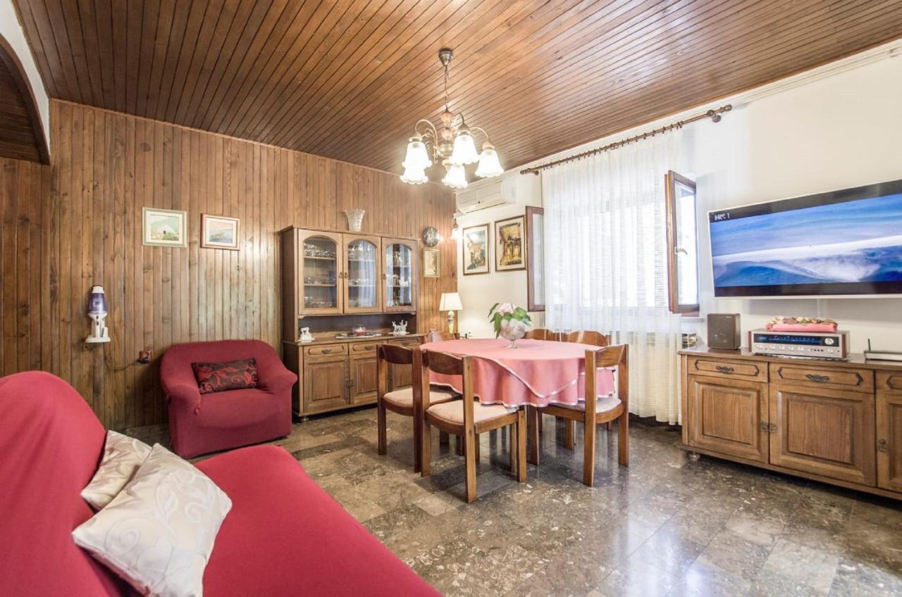 Holiday Home Villa Spilla Selca  Zewnętrze zdjęcie